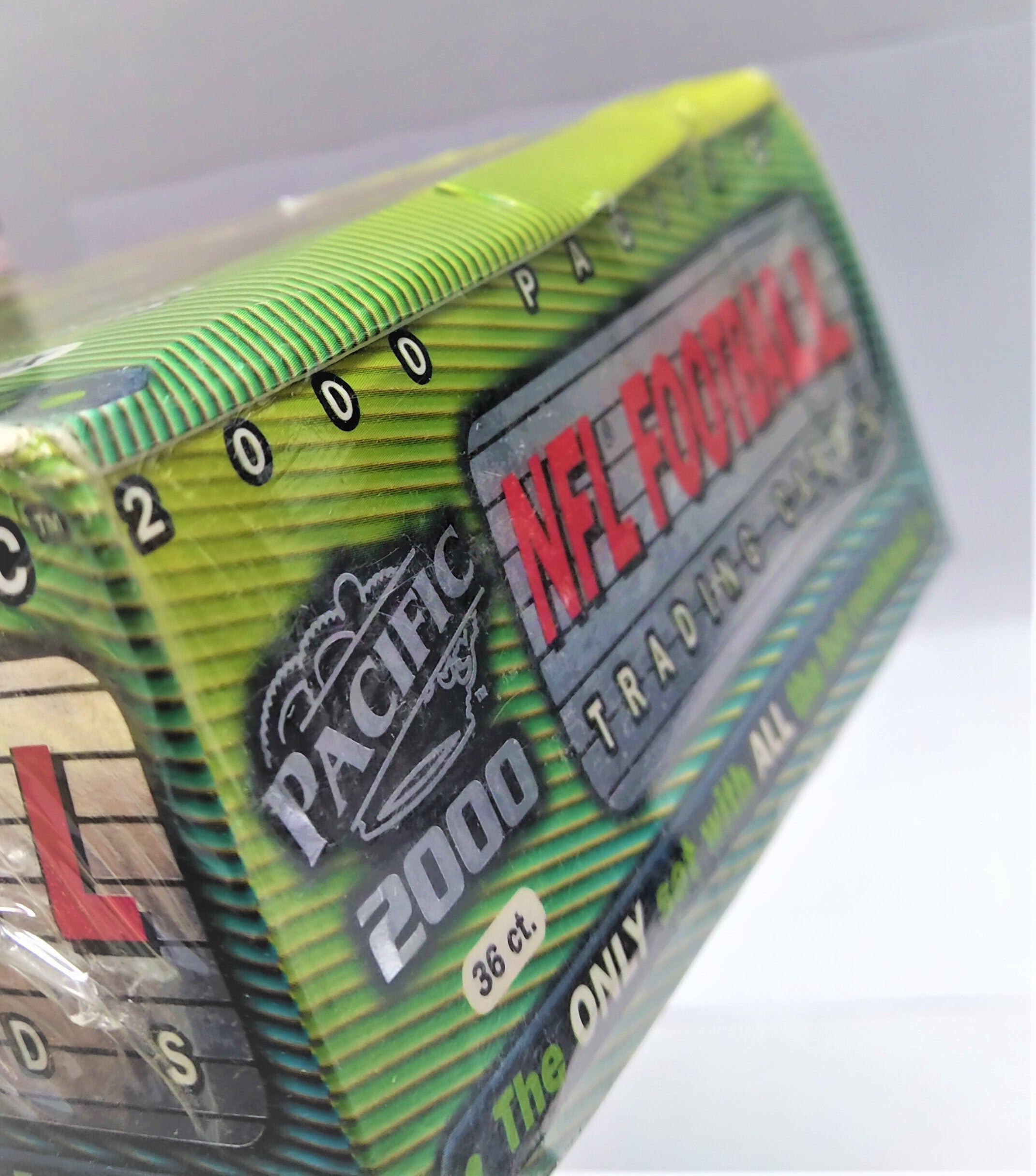 2000 Pacific Football Hobby Box - Miraj Trading