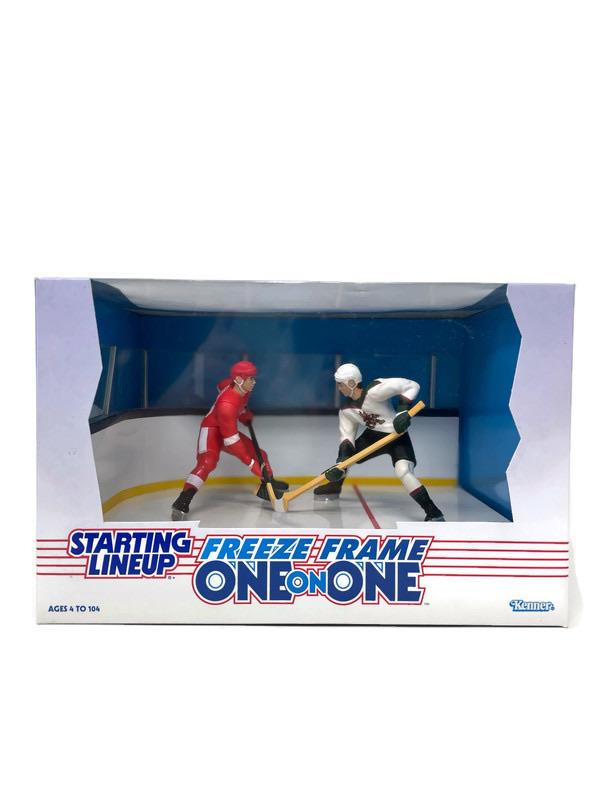 Kenner Starting Lineup Freeze Frame One on One Vintage Hockey Figurine (Jeremy Roenick vs Steve Yzerman) - Miraj Trading